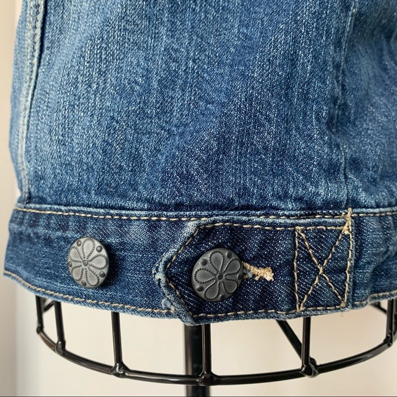Hippie Laundry Distressed Sleeveless Jean Jacket - Picture 7 of 11